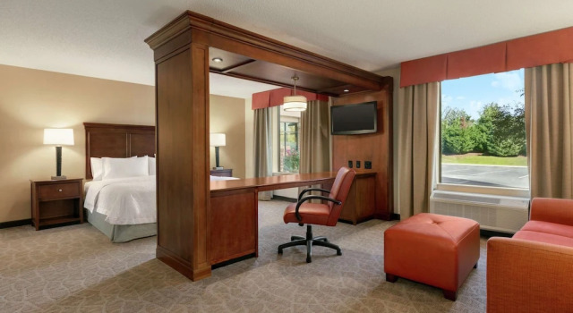 Двухместный люкс Hampton Inn & Suites Charles Town