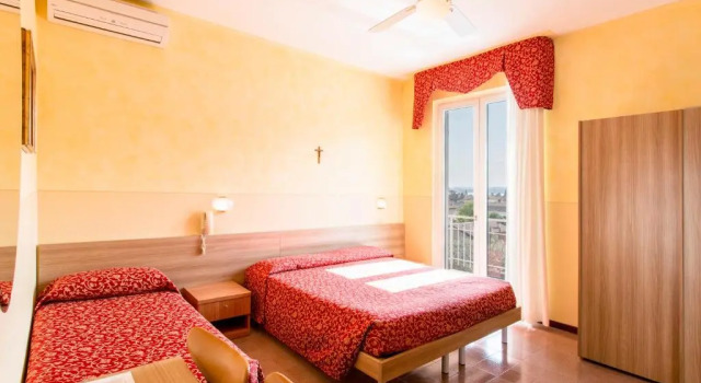 Трёхместный номер Standard с балконом Hotel Sorriso