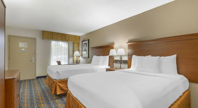 Четырёхместный номер Standard Best Western Dulles Airport Inn