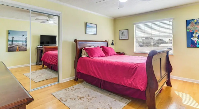 Spacious Canalfront Home w/ Pool ~ 1/2 Mi to Beach, 预订 度假屋 哈得孙 佛罗里达州