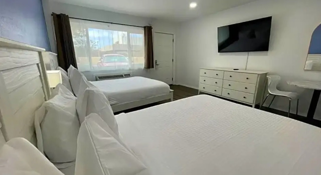 Четырёхместный номер Superior Budget Inn