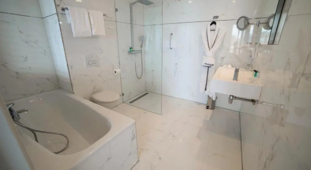 Двухместный номер Deluxe DoubleTree by Hilton Amsterdam - NDSM Wharf