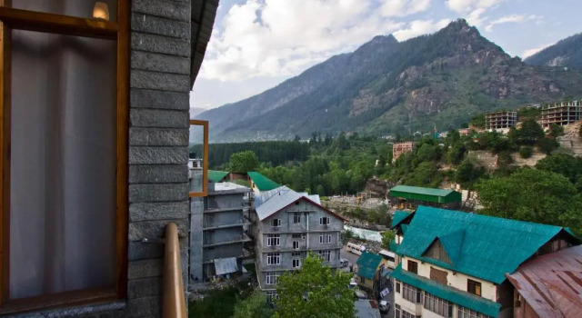 Двухместный номер Deluxe с балконом Sarthak Regency,Rangri, Manali,HP,Just 1 kms from Volvo parking