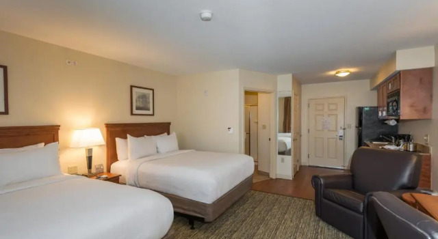 Четырёхместный номер Standard Candlewood Suites Mobile-Downtown by IHG