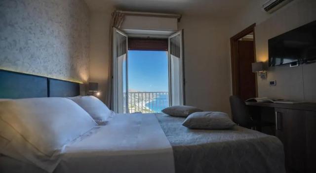 Двухместный номер Deluxe с балконом и с видом на море Отель Splendid Taormina