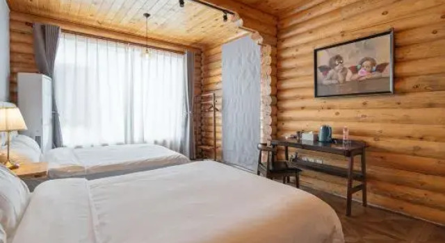 Кровать в общем номере Sunshine Valley