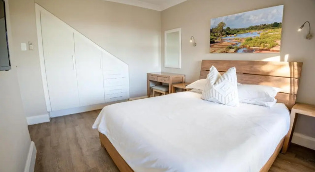 Modern self-catering apartment in a secure estate, Забронировать Апартаменты/квартира Апартаменты Плеттенберг-Бей, рядом с Plettenberg Bay Golf Course, Апартаменты/квартира