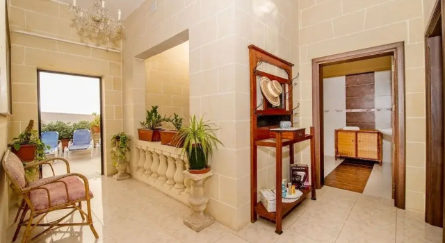 Ta Joseph, Book Bed and Breakfast Hoteller i Xewkija med parkering, Parkering