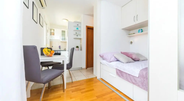 Close to Znjan Beach, Spacious Studio With Balcony, Prenota Appartamento Splitska 