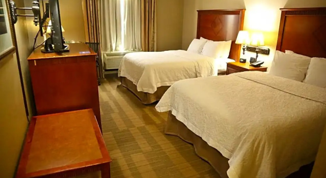 Четырёхместный номер Premium Hampton Inn & Suites Jennings