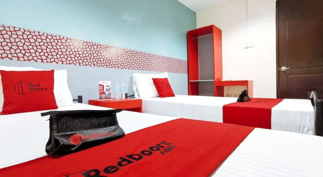 RedDoorz Plus near Ateneo de Davao, Забронировать Отель Отели в центре Давао, в центре