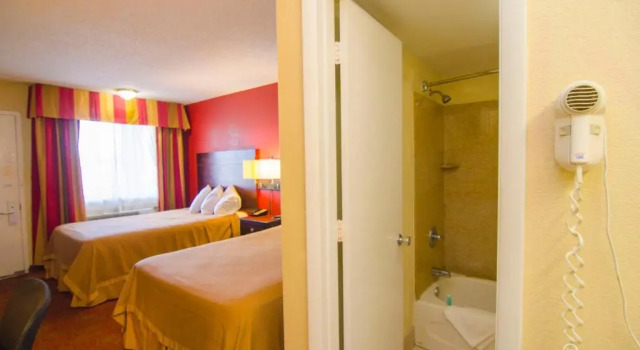 Четырёхместный номер Standard Sunset Inn