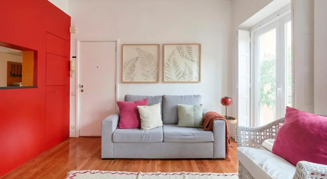 Sunny Renovated Apt With AC, By TimeCooler