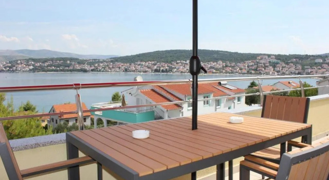Апартаменты с 2 комнатами с балконом и с видом на море Apartments Villa Moonlight