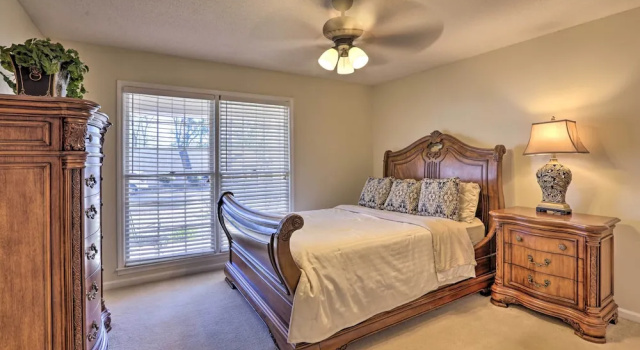 Коттедж с 3 комнатами Quiet Dothan House With Fenced Yard + Fire Pit!