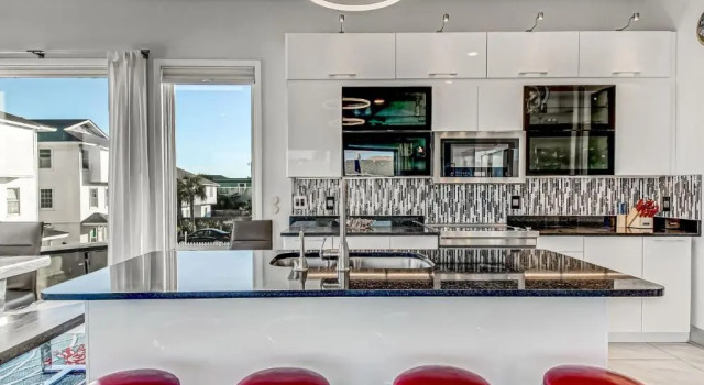 Ocean View Modern, Prenota Casa vacanze Hotel a Georgia con piscina, Piscina