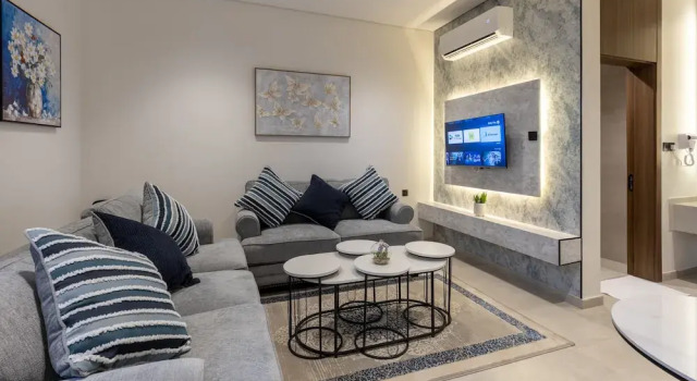Апартаменты A Beautiful one BR Apartment With a Living Room