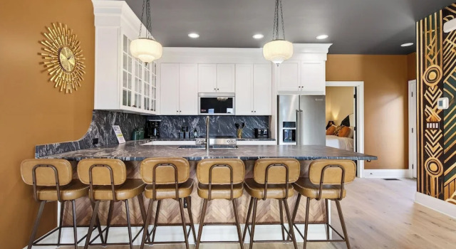 The Great Gatsby and Girls Night Out by Avantstay Sleeps 24 + Hot Tub + Speakeasy Lounge + Lux Kareoke + Near Downtown, Prenota Casa vacanze Nashville Tennessee