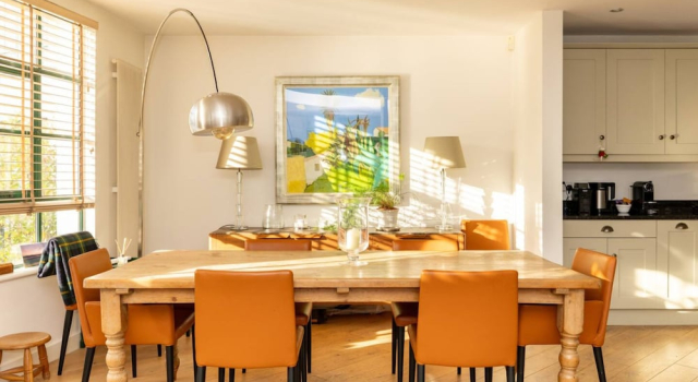 Коттедж A Gentle Riverside Charm 2 Bedroom Mews House