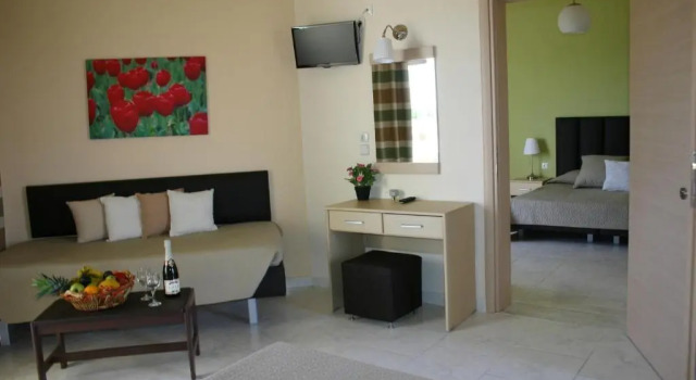 Семейные апартаменты Lyristis Dinos Studios & Apartments
