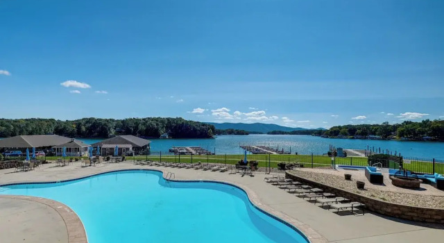 Smith Mtn Lake Fun! Resort-style Family Retreat, Забронировать Апартаменты/квартира Хаддлстон Виргиния