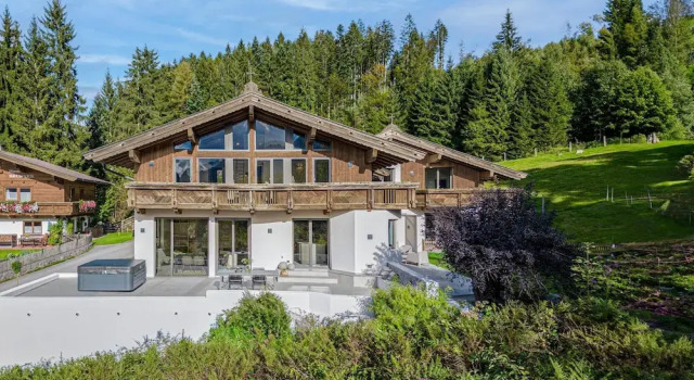 Вилла с балконом Chalet in Niederau