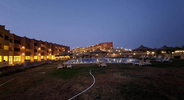 Fanar Hotel, Rezerwuj Hotel Hotele w Ajn Suchna z basenem, Basen