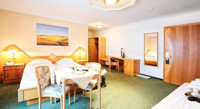 Четырёхместный номер Standard Hotel Theresia