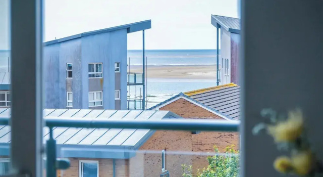 Skyline Duplex Penthouse - Llanelli, Забронировать Отель Лланелли Полуостров Гоуэр, рядом с The Ffwrnes Theatre