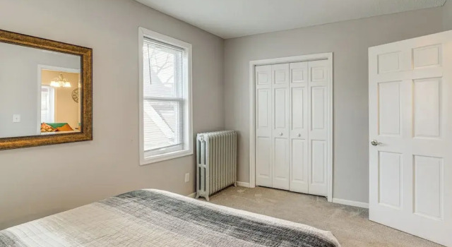 Central Duplex Townhome Close to Twin Cities, Varaa Huoneisto Hotellit Minnesota pysäköinnillä, Pysäköinti