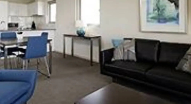 Апартаменты Deluxe Baileys Serviced Apartments