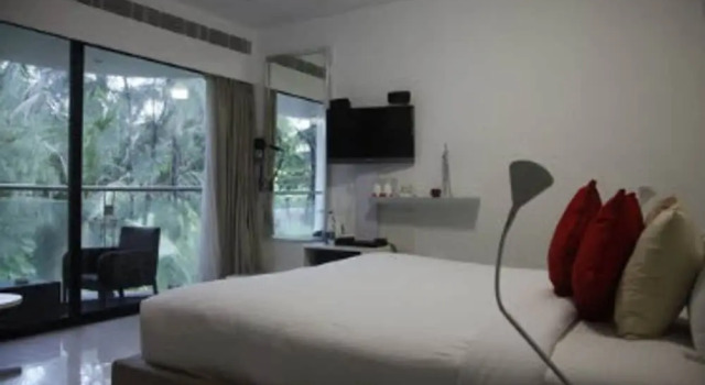 Номер Standard с балконом Fahrenheit Hotel