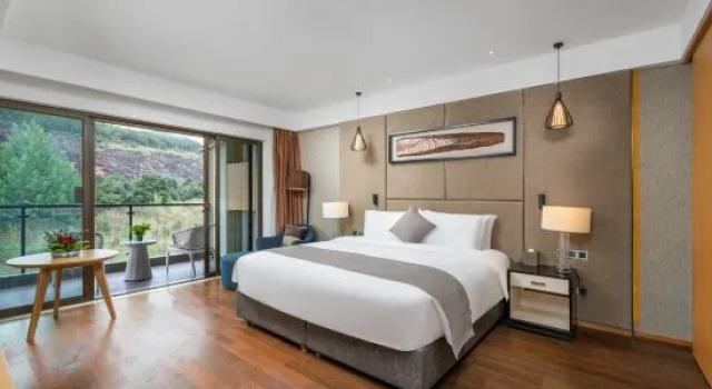 Люкс с 2 комнатами Lijiang Jinlin Howard Johnson Hotel (Shuhe Ancient Town Shop)