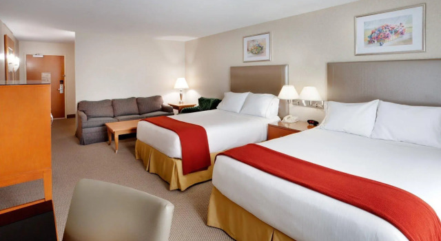 Holiday Inn Express Hotel & Suites Warwick-Providence Airport, Varaa Hotelli Hotellit New England uima-altaalla, Uima-allas
