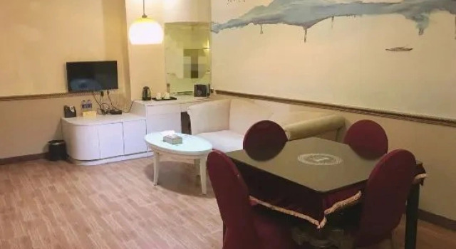 Четырёхместный люкс Deluxe Huigang Boutique Hotel (Guangzhou North Railway Station Huaguoshan Park Subway Station)