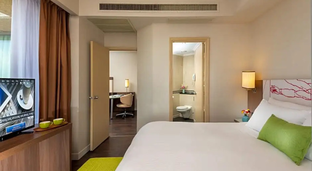 Семейный номер Standard с видом на бассейн Leonardo Plaza City Tower Tel Aviv