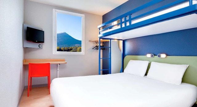 Трёхместный номер Standard ibis budget Clermont Ferrand Nord Riom