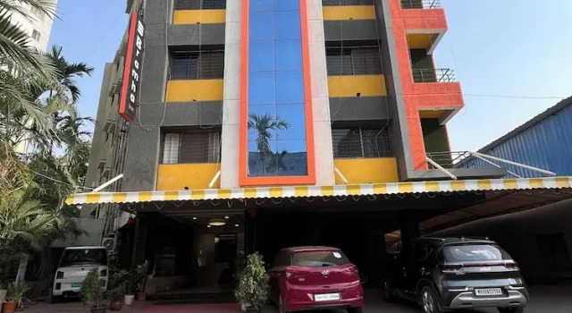 Hotel Bramha Inn, Забронировать Отель Отели Aundh с парковкой, Парковка