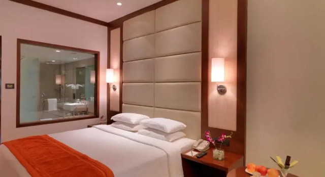 Двухместный номер Deluxe Royal Orchid Resort & Convention Centre, Yelahanka Bangalore