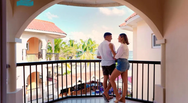 Люкс с видом на море SunBreeze Suites