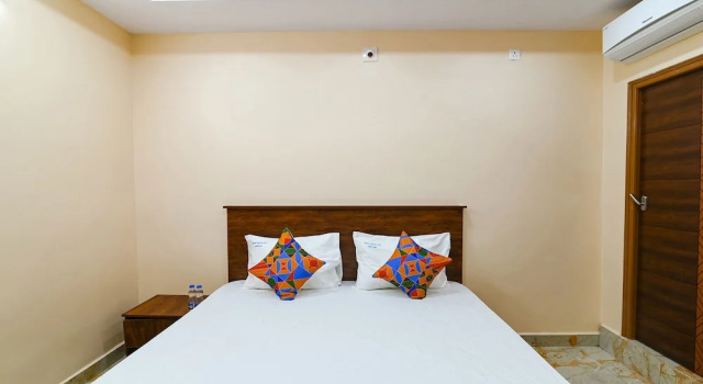 Номер Deluxe FabHotel Chandu