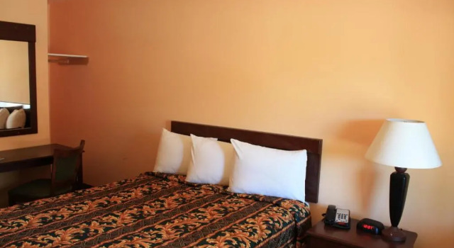 Четырёхместный номер Standard Gold Trail Motor Lodge