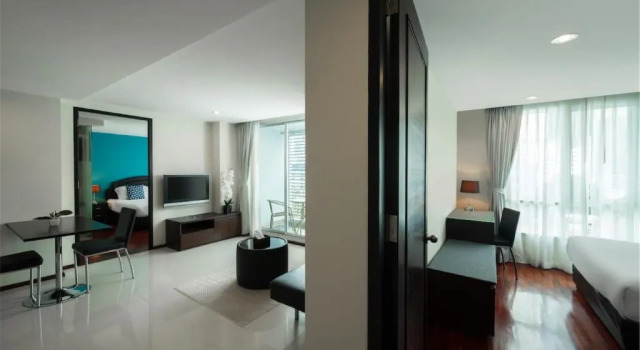 Люкс с 2 комнатами Silom Lofts