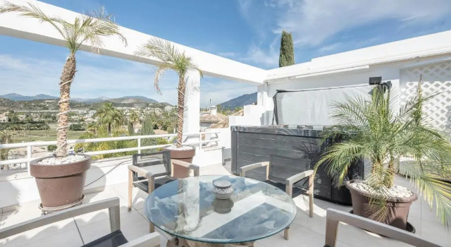 Апартаменты с 3 комнатами Alcores del Golf Oustanding Luxury Penthouse