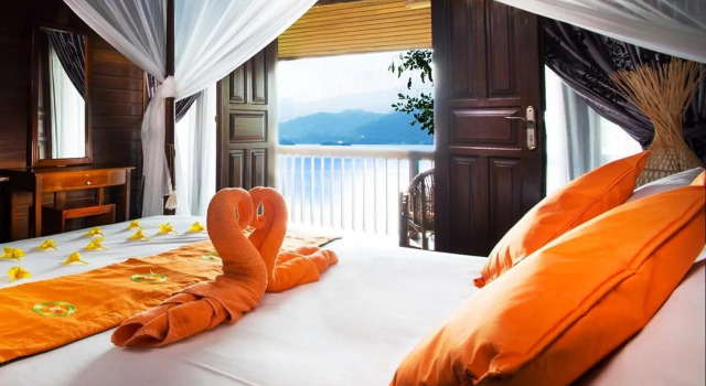 Bastianos Lembeh Dive Resort, Prenota Resort Bitung North Sulawesi