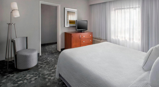 Courtyard by Marriott Newark Liberty International Airport