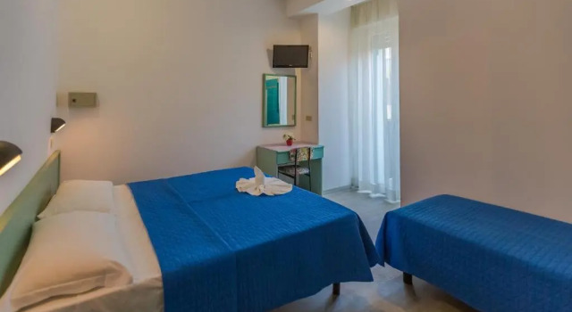 Трёхместный номер Classic Hotel Eiffel