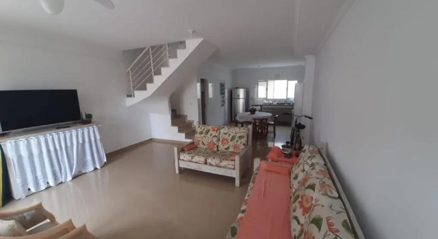 Casa em condomínio de frente pro mar