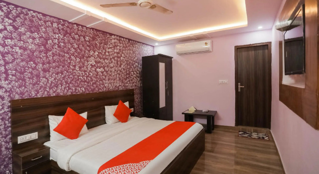 OYO 75701 Red Velvet Rooms & Banquet, Забронировать Отель Фаридабад штат Харьяна