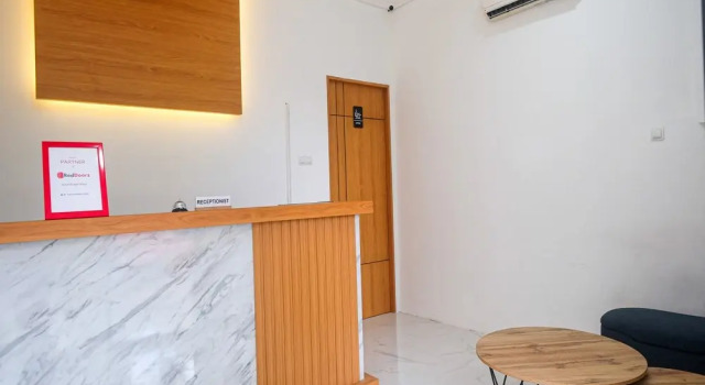 RedDoorz Near Ambarrukmo Area, Book Hotel Hoteller i Demangan med pool, Swimmingpool